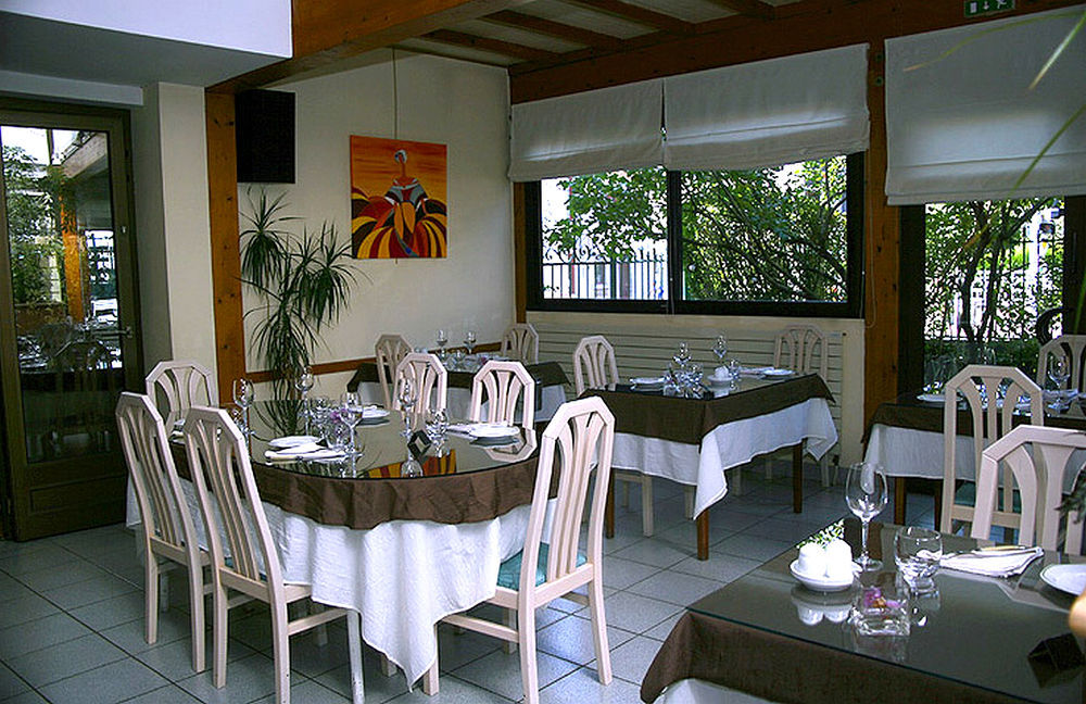 Auberge Bourbonnaise Saint-Yorre Exterior foto